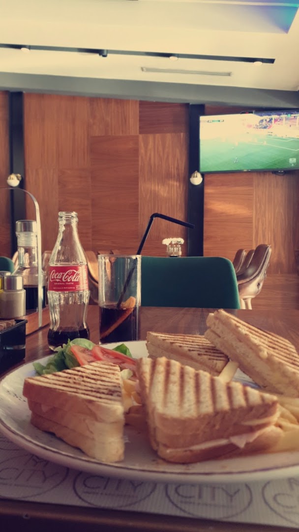 My City Caffe & Restaurant: appetizing food and restaurant atmosphere