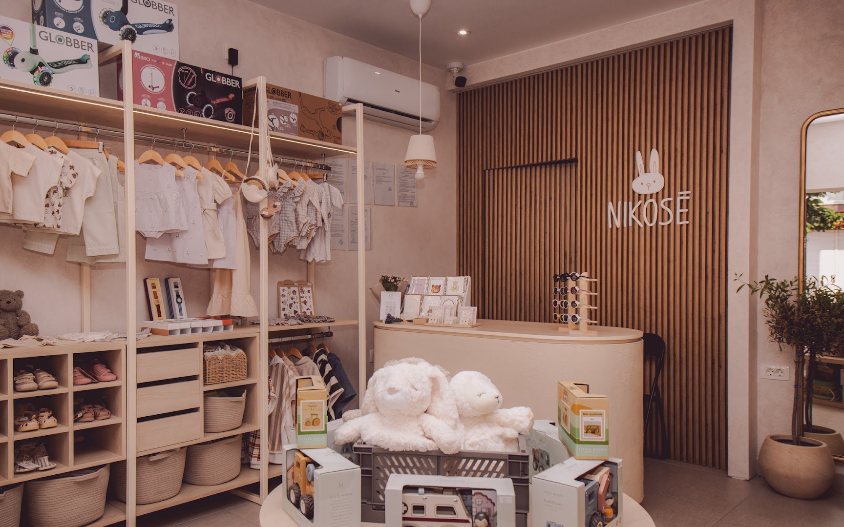 Nikose Kids Concept Store: clean, professional shop interior photo