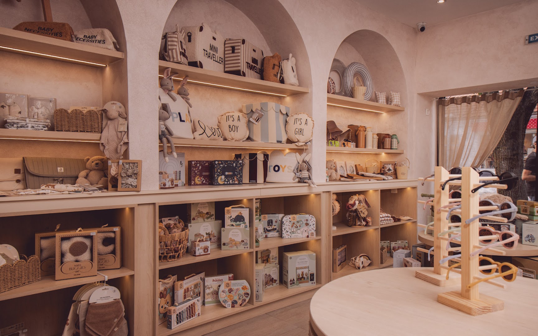 Nikose Kids Concept Store: high quality shop interior display