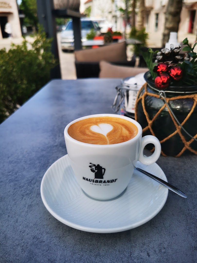 Piazza: appealing photo of coffee served