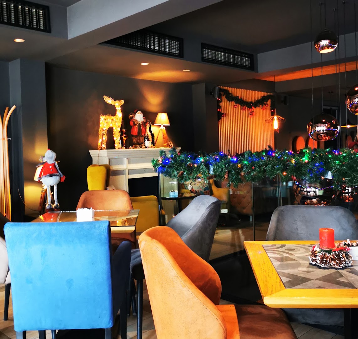 Piazza: inviting restaurant interior atmosphere