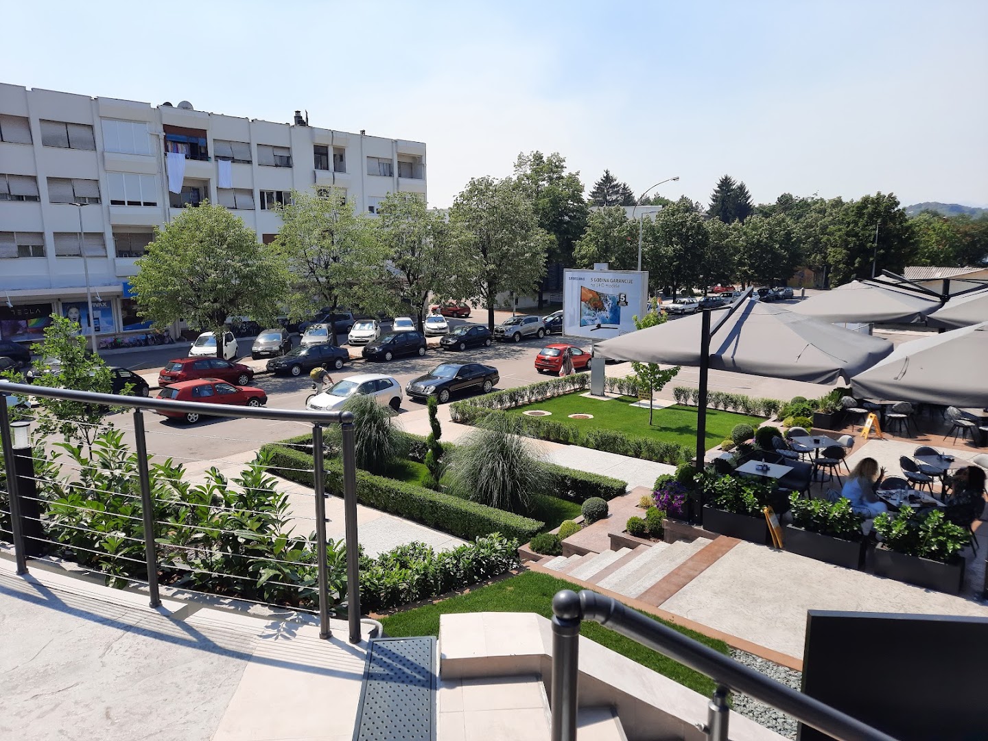 Vibes Sport & Lounge Bar: venue terrace and atmosphere