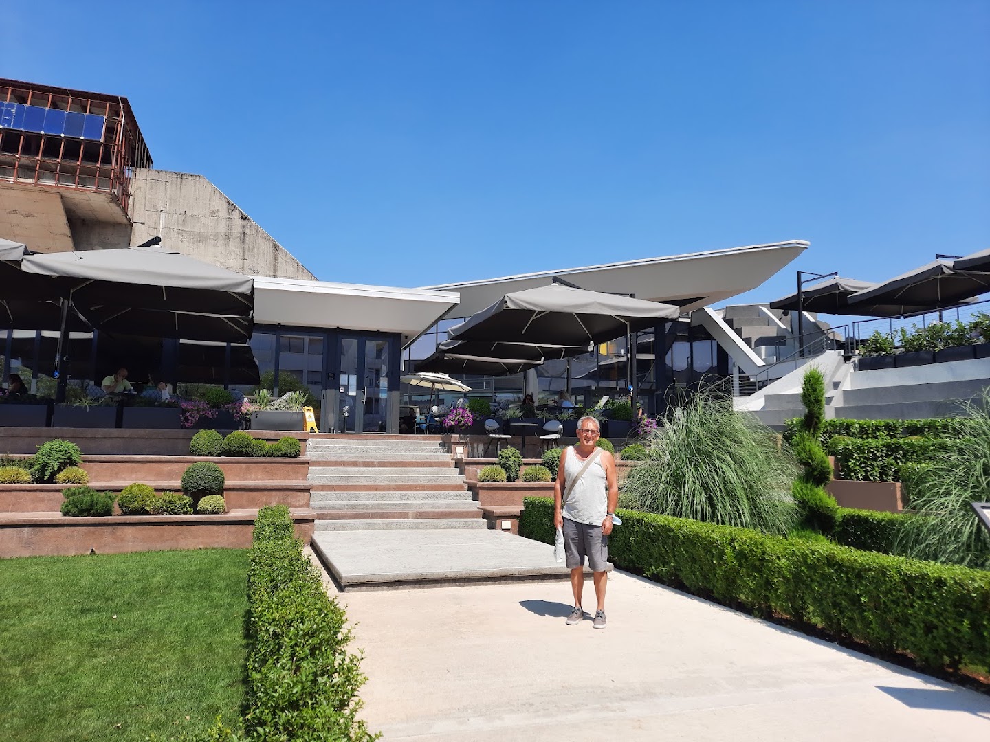 Vibes Sport & Lounge Bar: clear shot of venue exterior