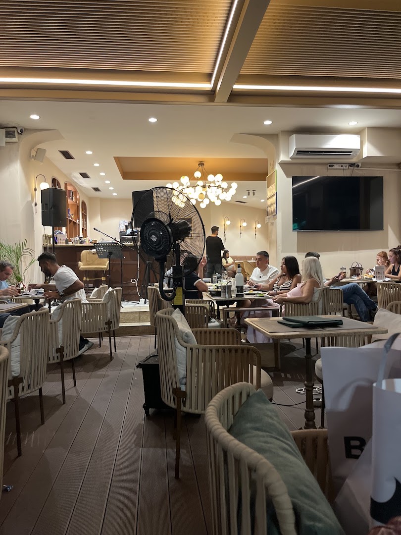 Antioch Restaurant: inviting restaurant atmosphere