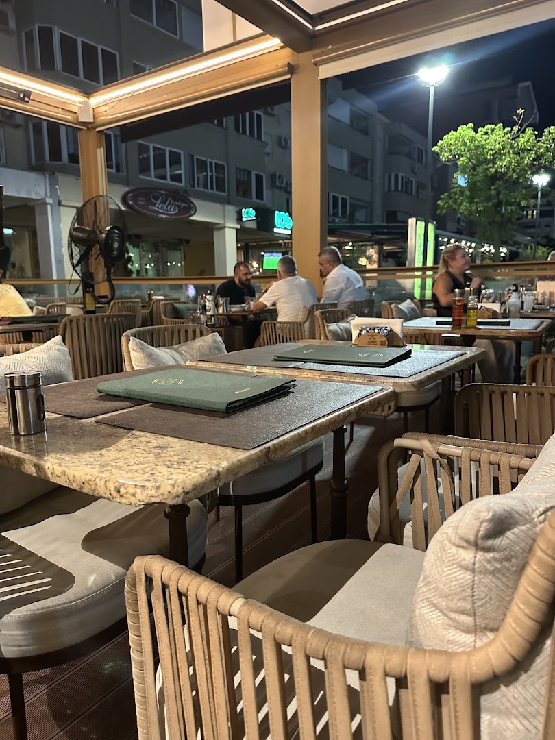 Antioch Restaurant: inviting restaurant terrace atmosphere