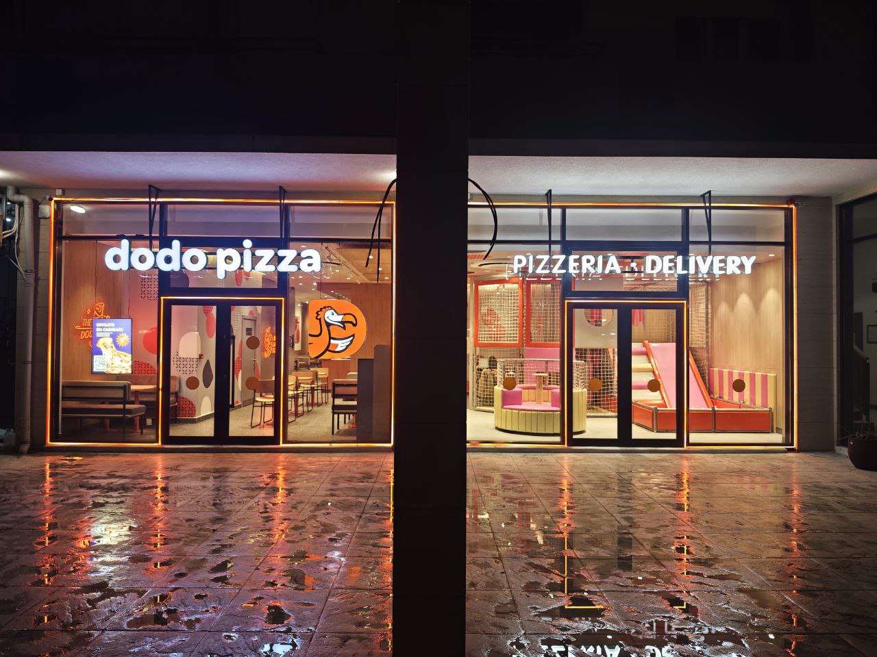 Dodo Pizza: clear, professional exterior night shot
