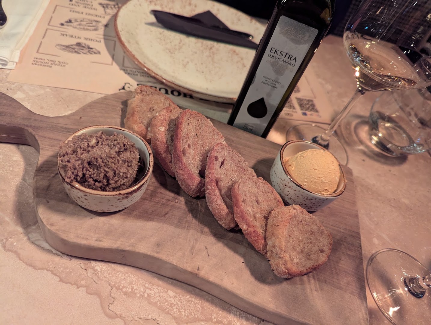 Steakhouse Grill, Fish & Meat: appetizing food presentation