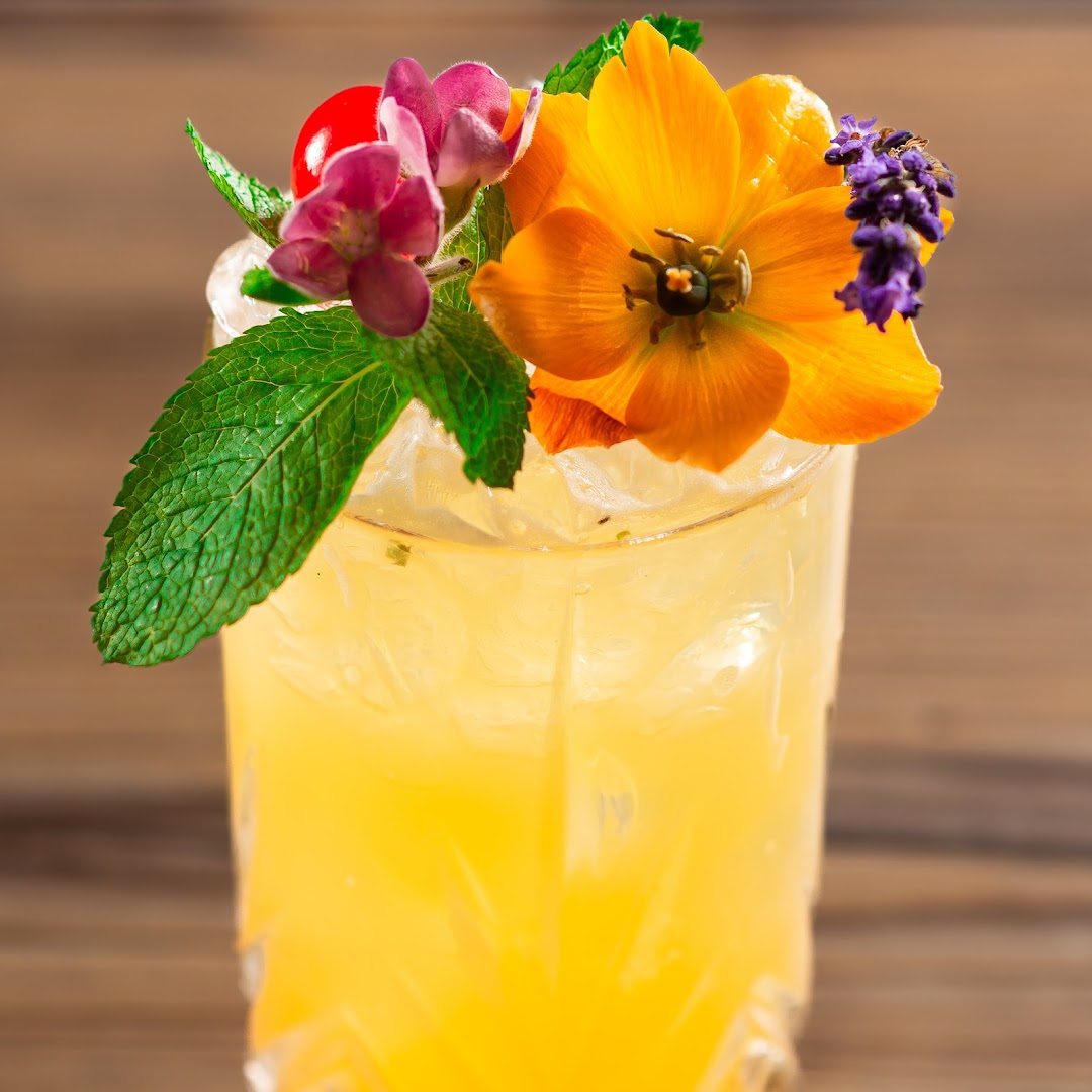 Street Bar: high quality professional cocktail photo