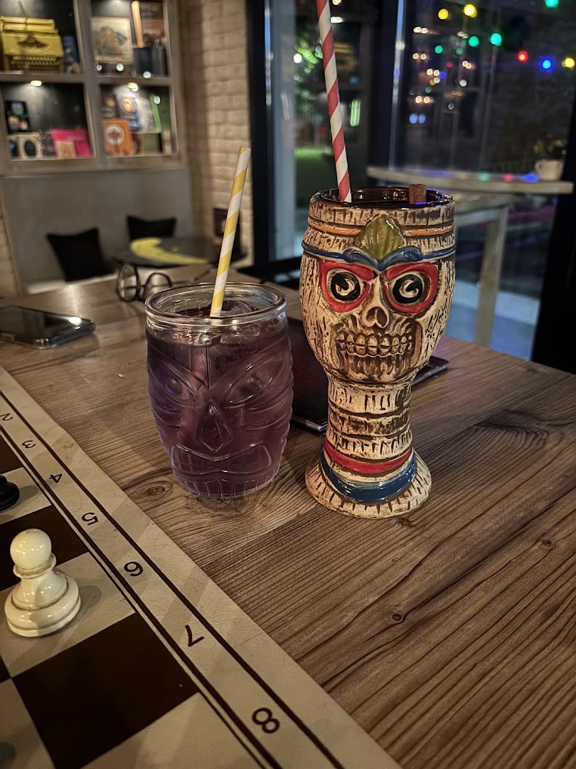 Street Bar: appealing photo of bar drinks