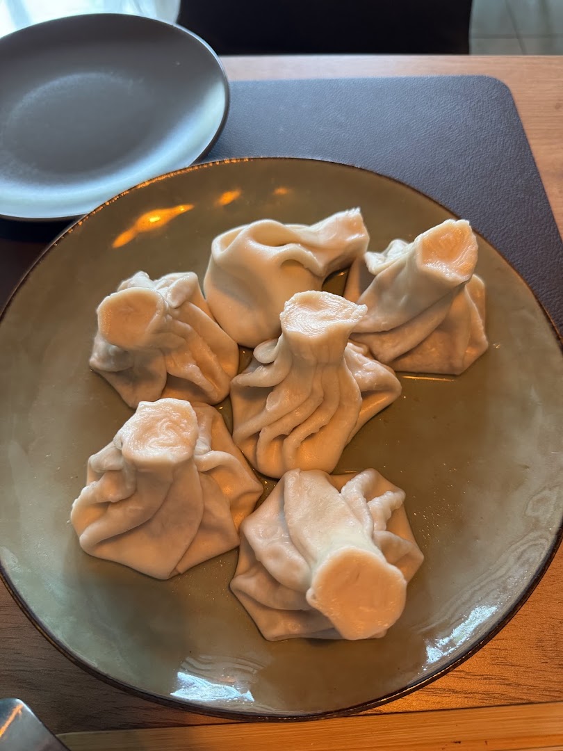 Suliko: appetizing photo of khinkali dumplings