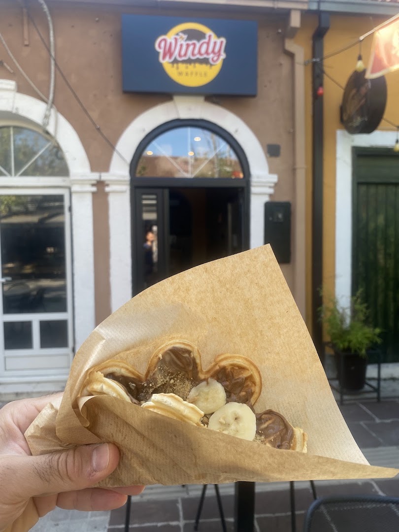 Windy Waffle: appetizing food with venue branding