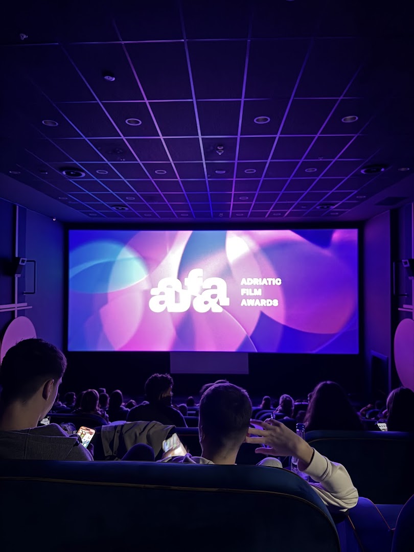 Cine Grand Epic: venue atmosphere and event