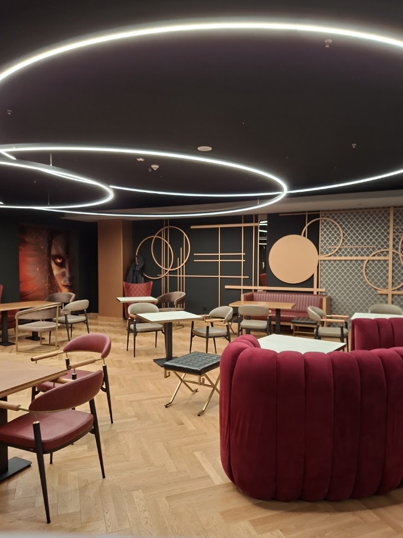 Cine Grand Epic: attractive and professional venue interior