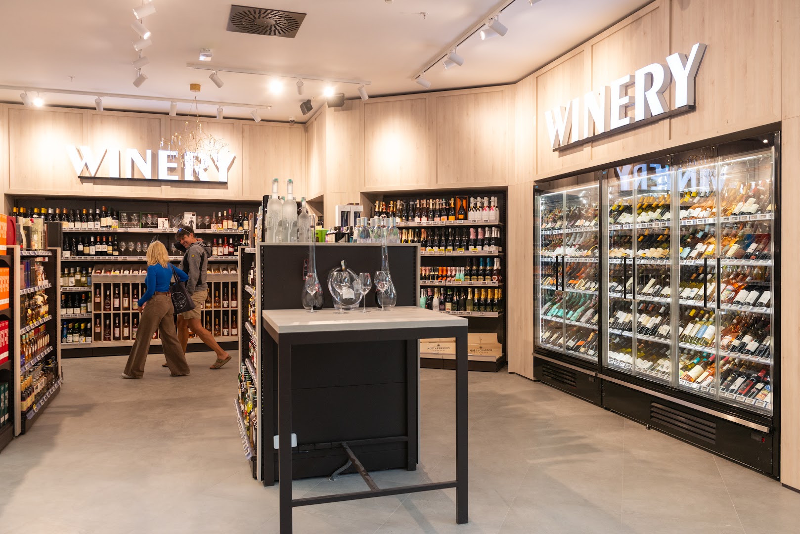 Voli Market Boka Place: clear professional shop interior photo