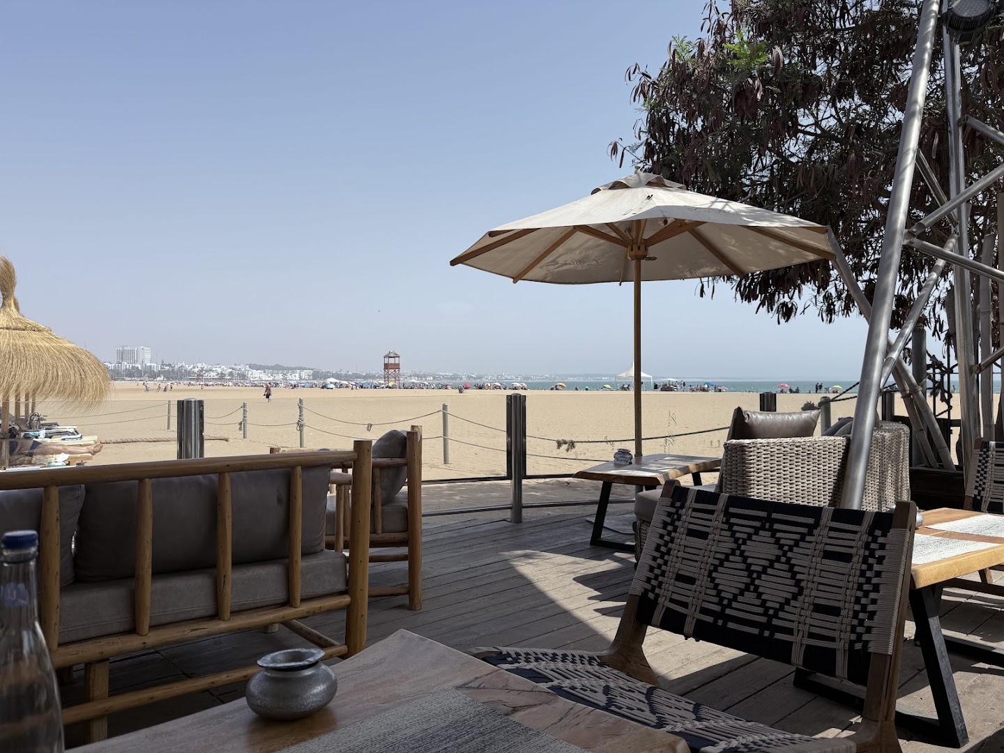 Les Blancs: inviting terrace with beach view