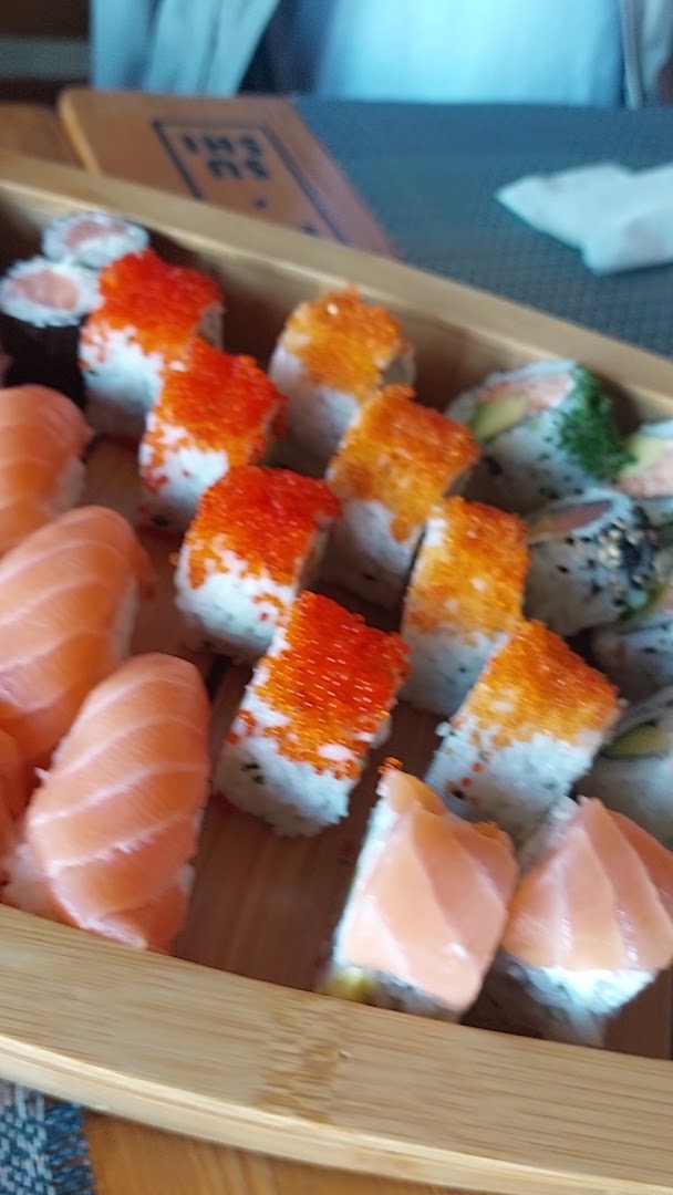 Somasushi: appetizing photo of sushi platter