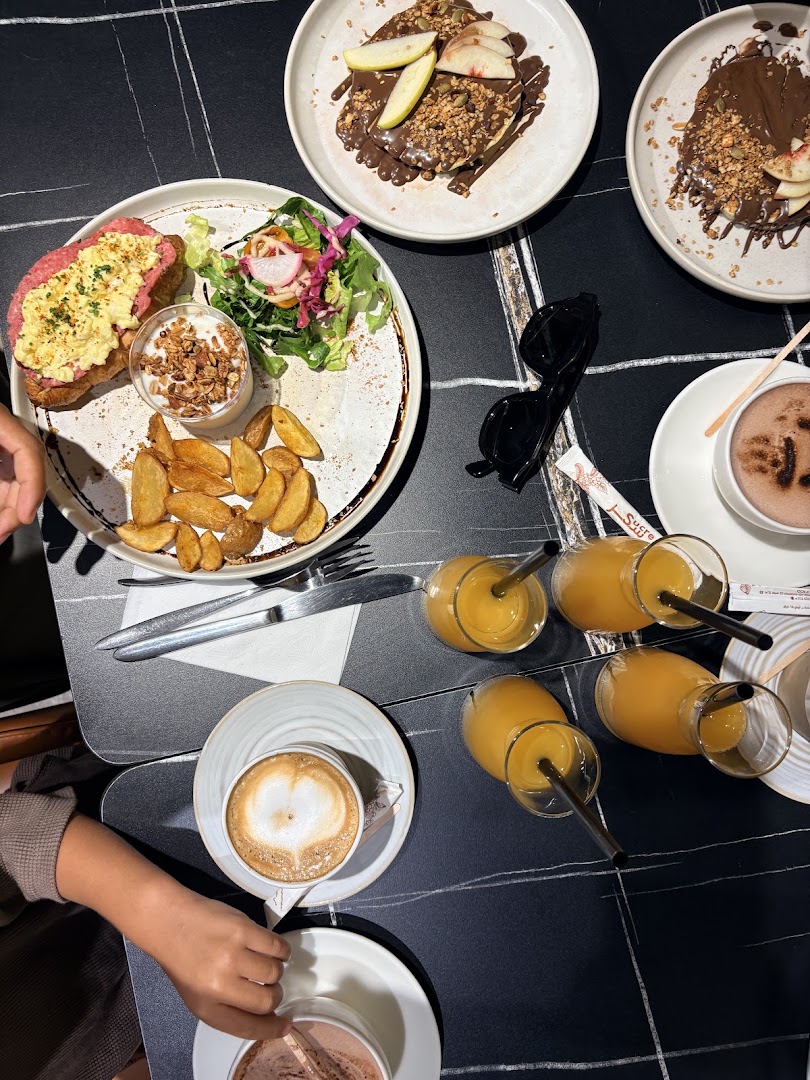 Browse Coffee & Brunch: appetizing, high-quality brunch spread photo