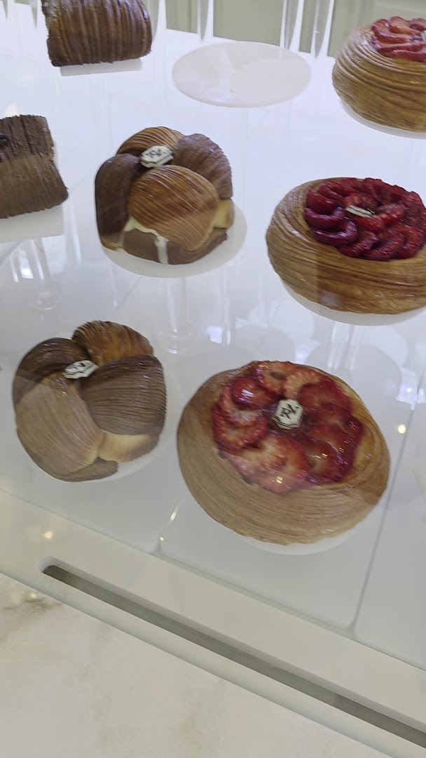 L'Atelier Rayan Néhmé: high quality display of products