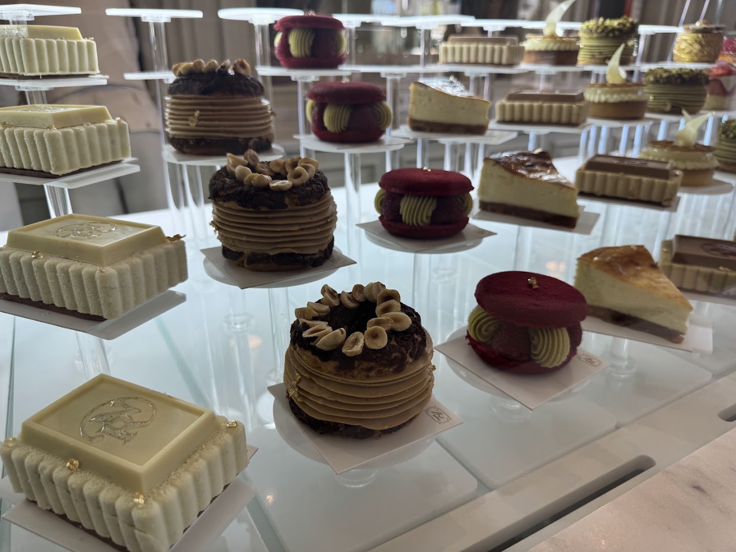 L'Atelier Rayan Néhmé: high quality display of products