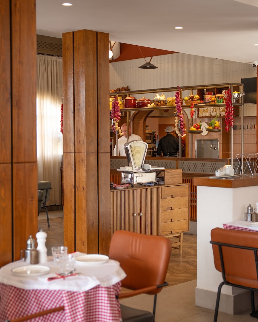L'Italien del Cézanne: professional shot of restaurant interior