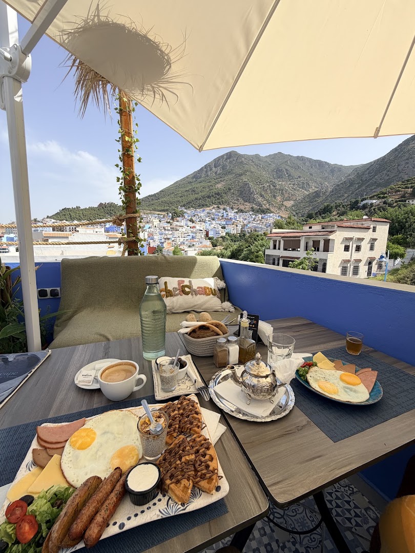 Blue Escape Rooftop Café & Restaurant: appealing breakfast with scenic view