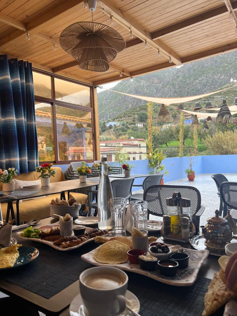 Blue Escape Rooftop Café & Restaurant: inviting atmosphere and scenic view