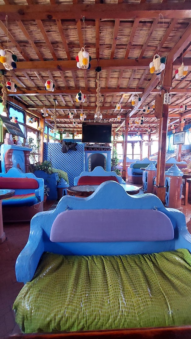 Cremeri Elmaataoui: clear view of venue interior