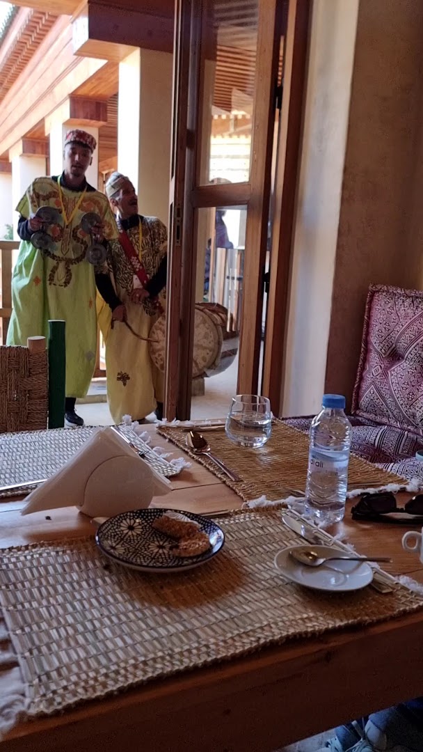 Sama Rooftop: authentic cultural entertainment atmosphere