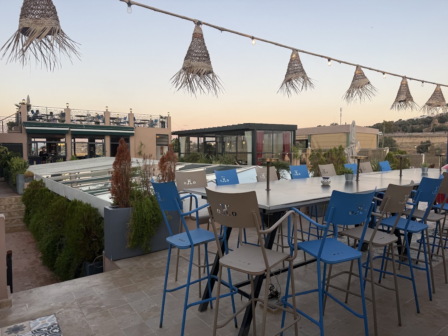 Sama Rooftop: clear, inviting rooftop bar atmosphere