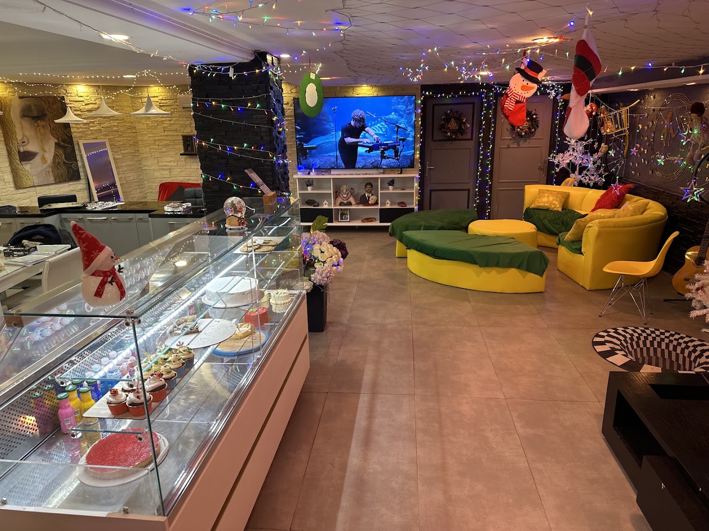 Hani Sugarart: clear view of shop interior