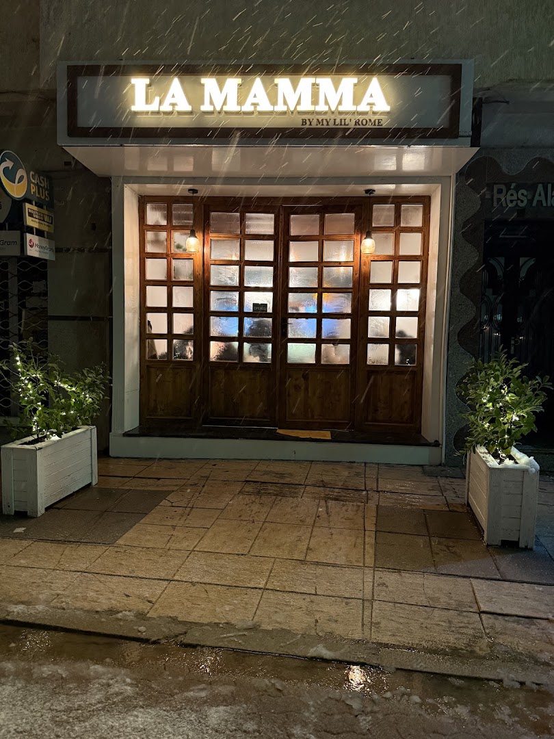 La Mamma by My Lil Rome: attractive exterior shot of restaurant
