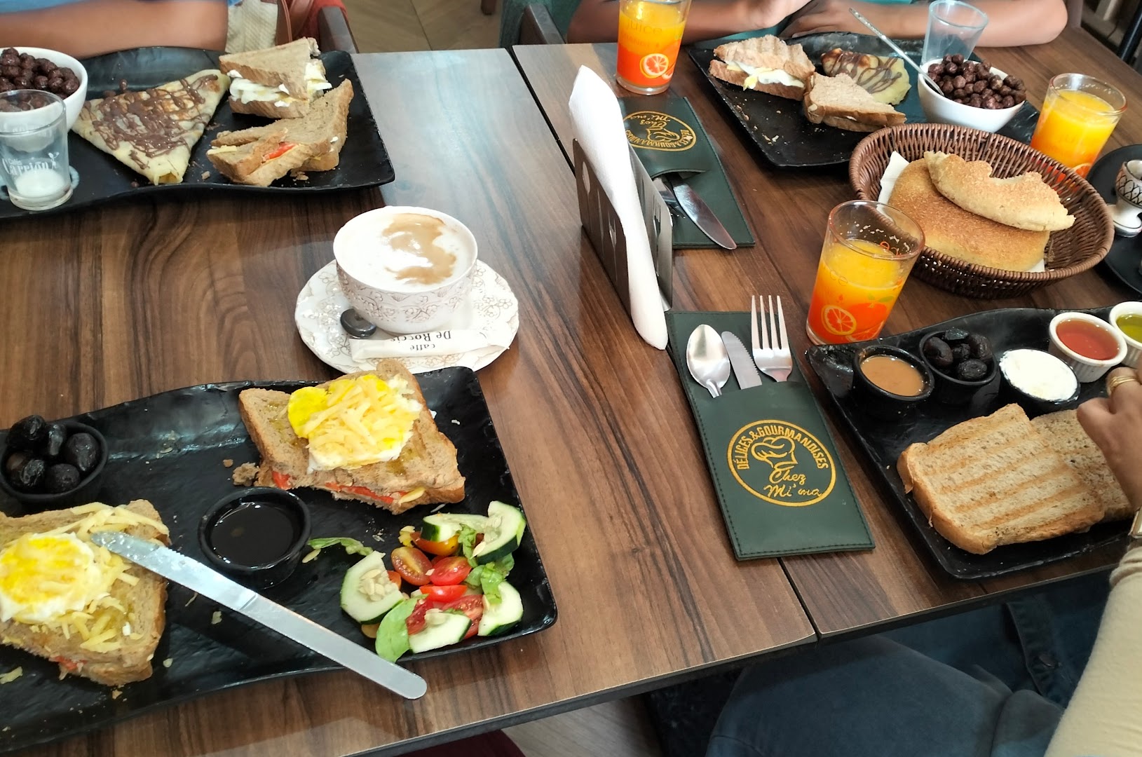 Snack Coffee Chez Mi'MA: appetizing breakfast spread clearly displayed