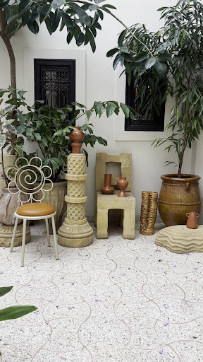 Rosemary: attractive hotel courtyard decor