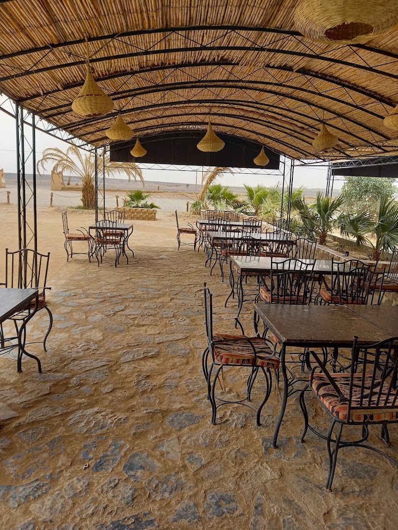 Restaurant Chez Jordi & Naima: inviting outdoor terrace atmosphere