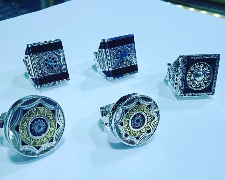 Bijouterie Agnaou: clear display of jewelry products