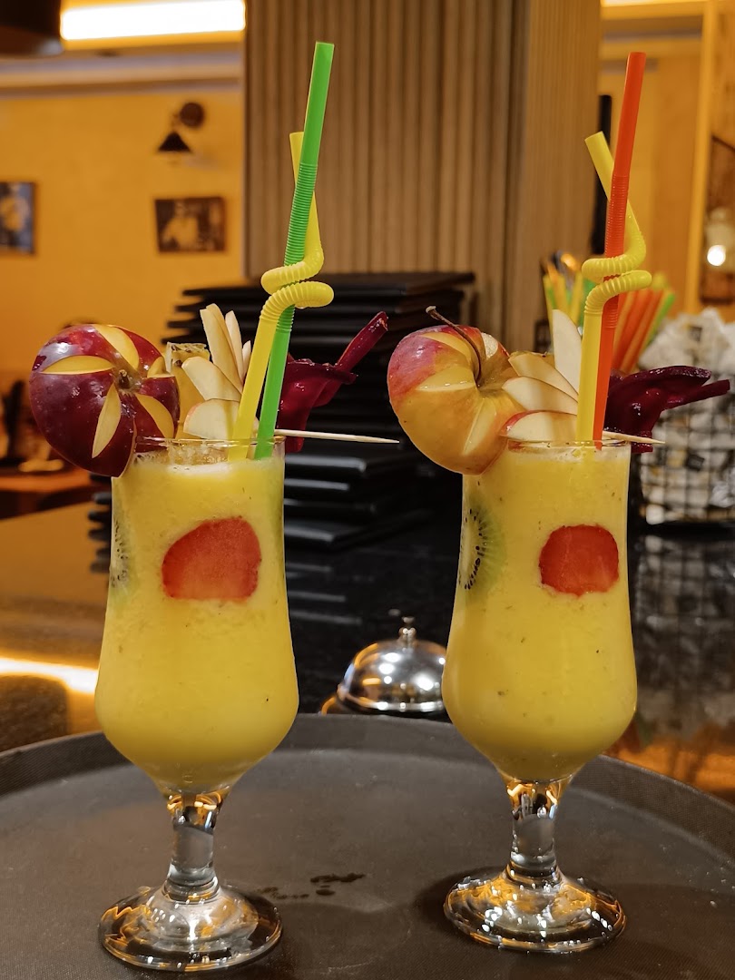 The Full Sun: appetizing, high-quality drink presentation