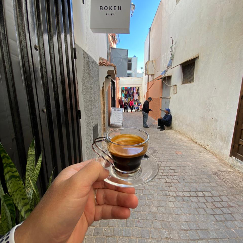 Bokeh Café: inviting atmosphere and product shot