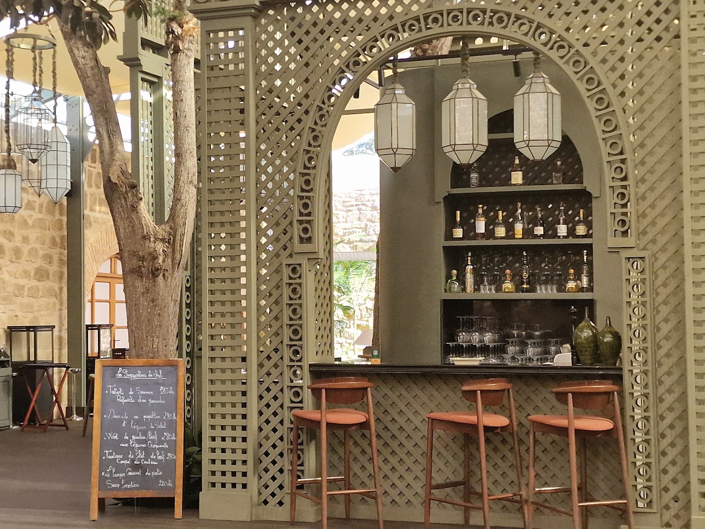 Le Patio by Chellah: attractive restaurant interior and bar