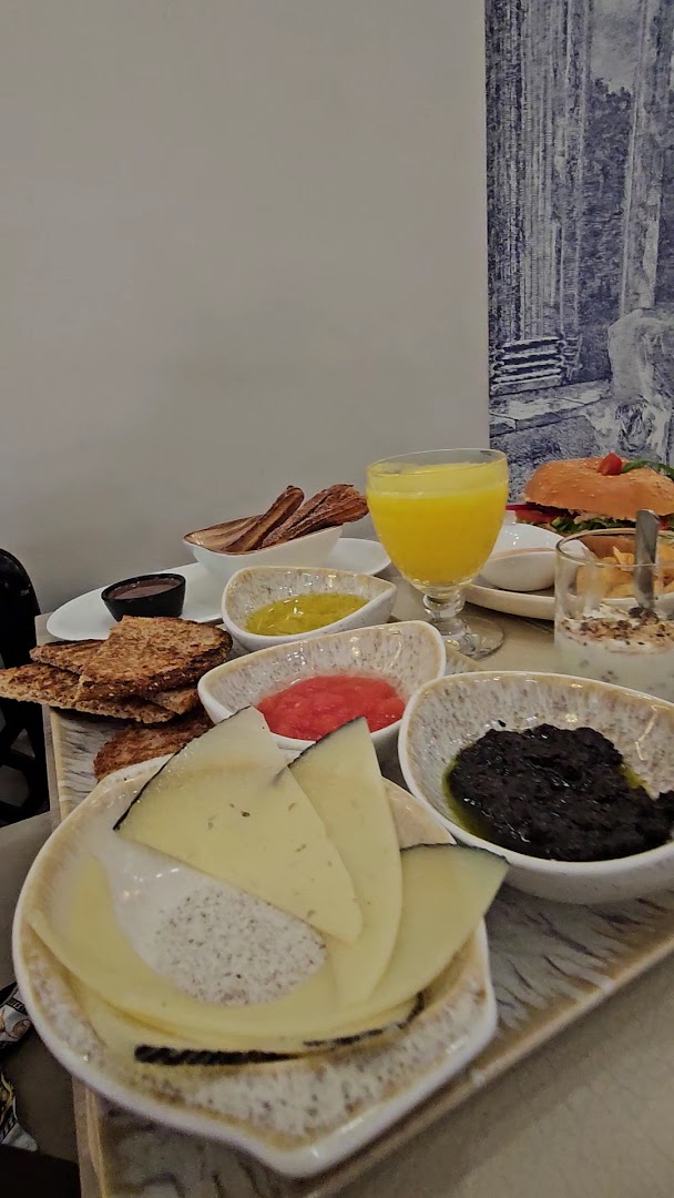 Shakerato: appetizing photo of breakfast spread