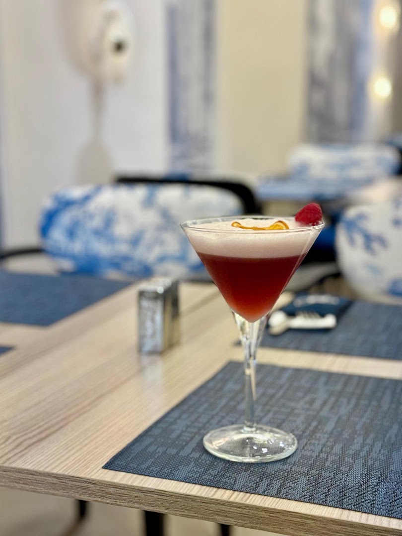 Shakerato: appealing, professional cocktail photo