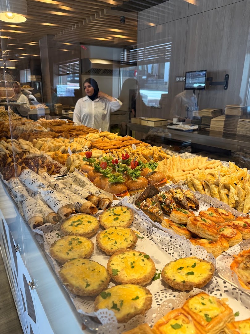 Ajanef: appetizing display of fresh food
