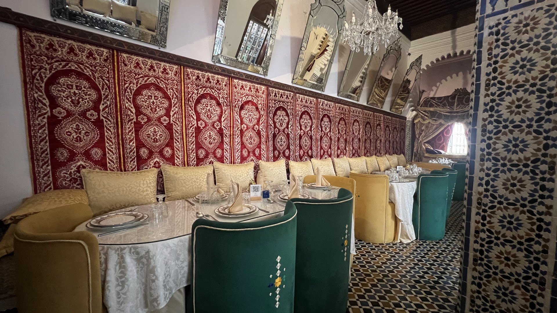 Dar La Médina Tetawen: attractive restaurant interior atmosphere