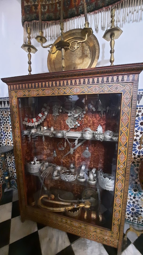 Dar Sanaa: clear display of cultural collection