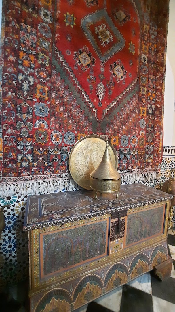 Dar Sanaa: showcases cultural collection and decor