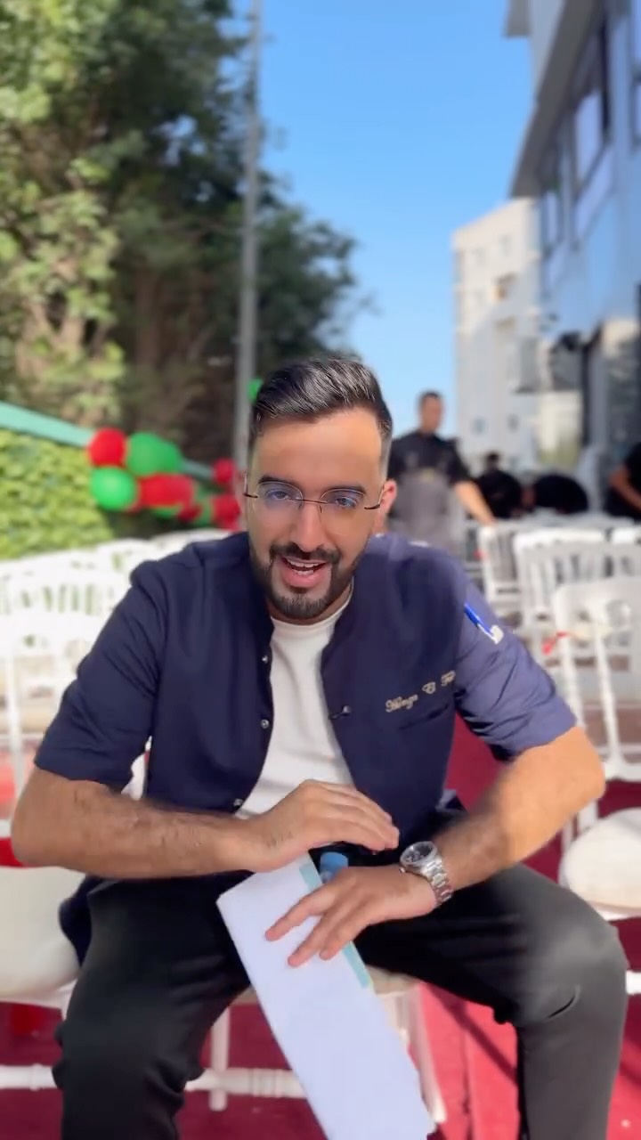 El Faleh Pastry: staff member in venue setting
