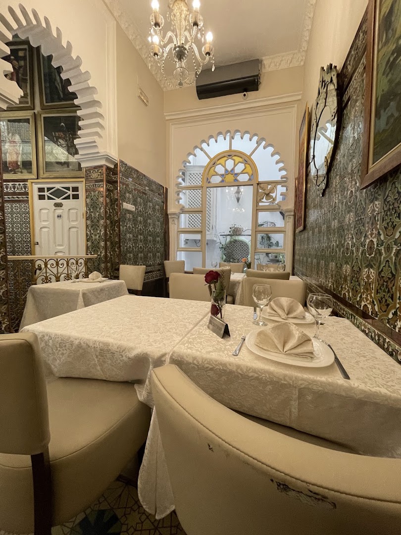 El Reducto: attractive restaurant interior atmosphere