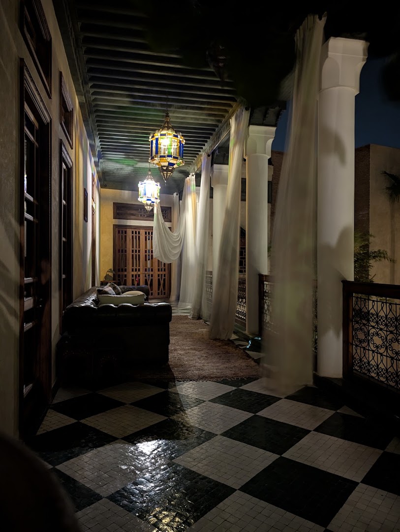 Galerie El Fenn: beautiful atmospheric venue interior shot