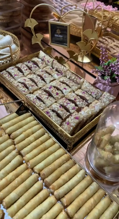 Golden Sweet: high quality display of products