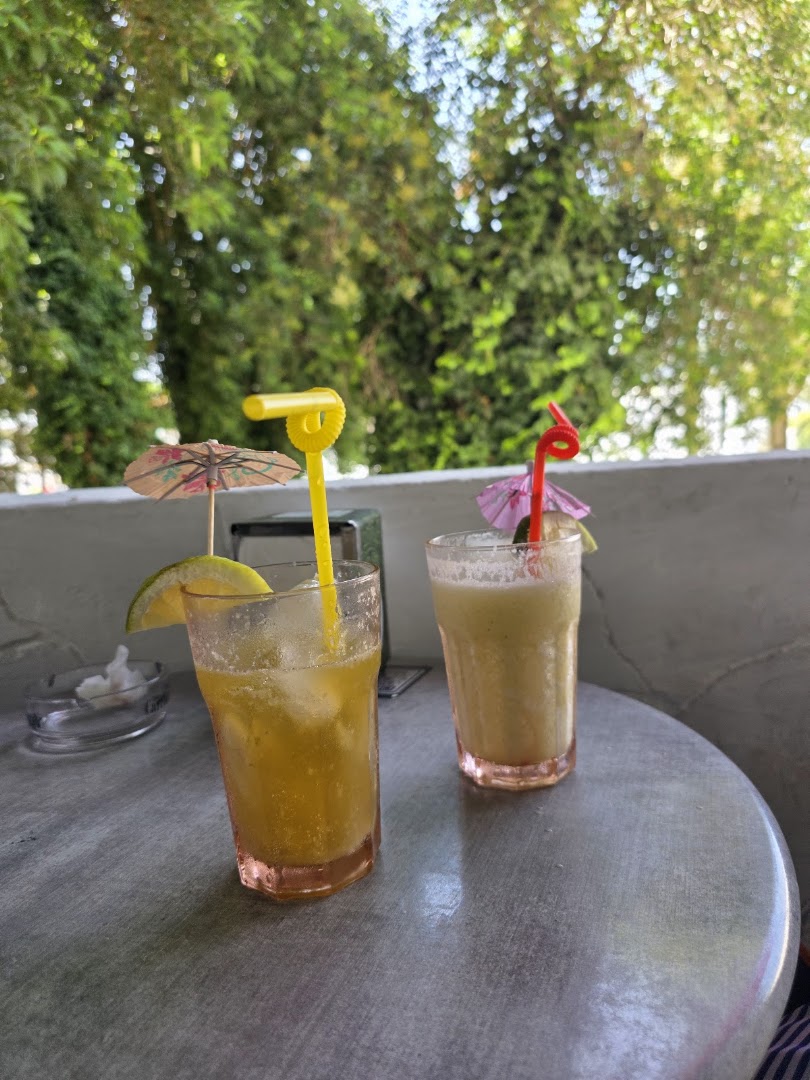 Riad Ouchak Café: appealing photo of bar drinks