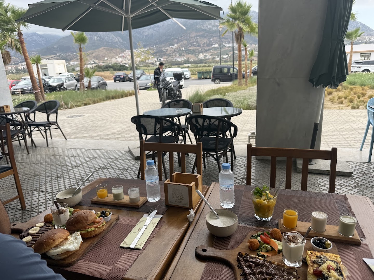 River Front Café & Restaurant: appetizing food and pleasant atmosphere